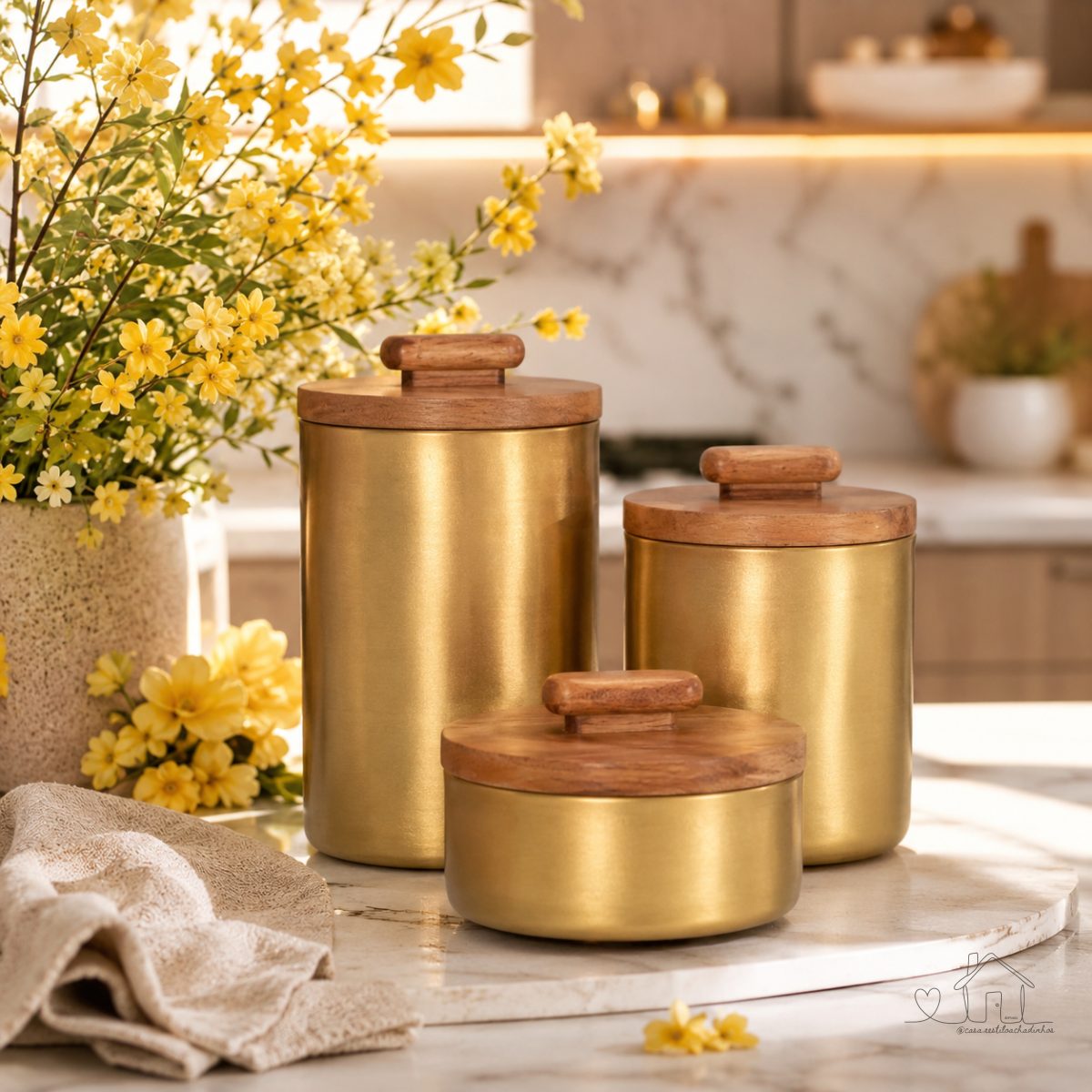 Conjunto 3 Potes Mart Dourados em Metal com Tampa de Madeira - Design Moderno
